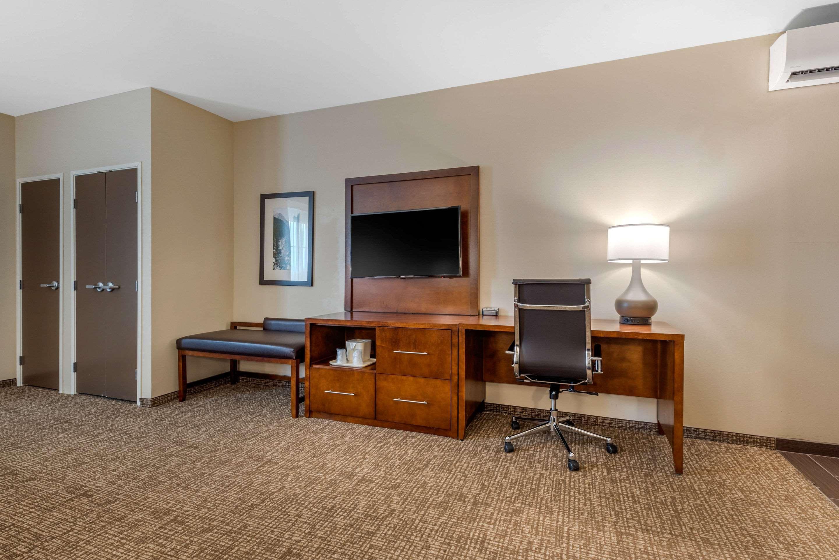 Comfort Suites Denver Near Anschutz Medical Campus Aurora Bagian luar foto