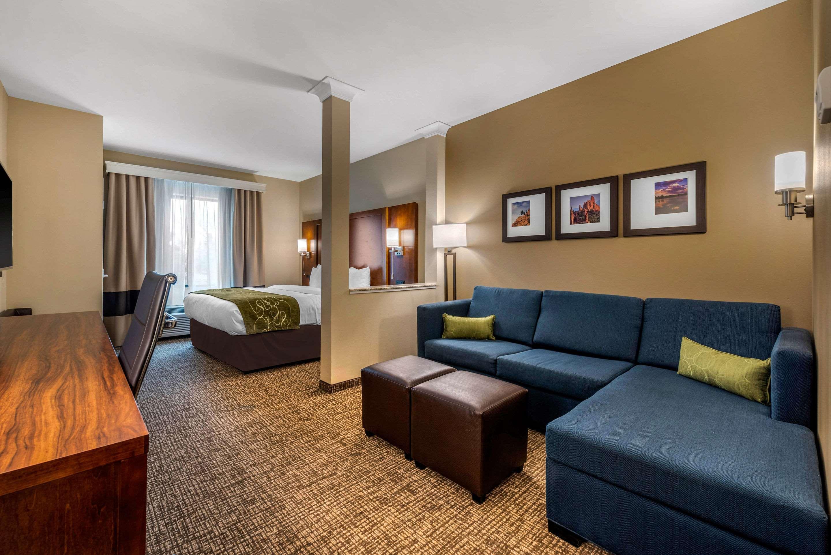 Comfort Suites Denver Near Anschutz Medical Campus Aurora Bagian luar foto