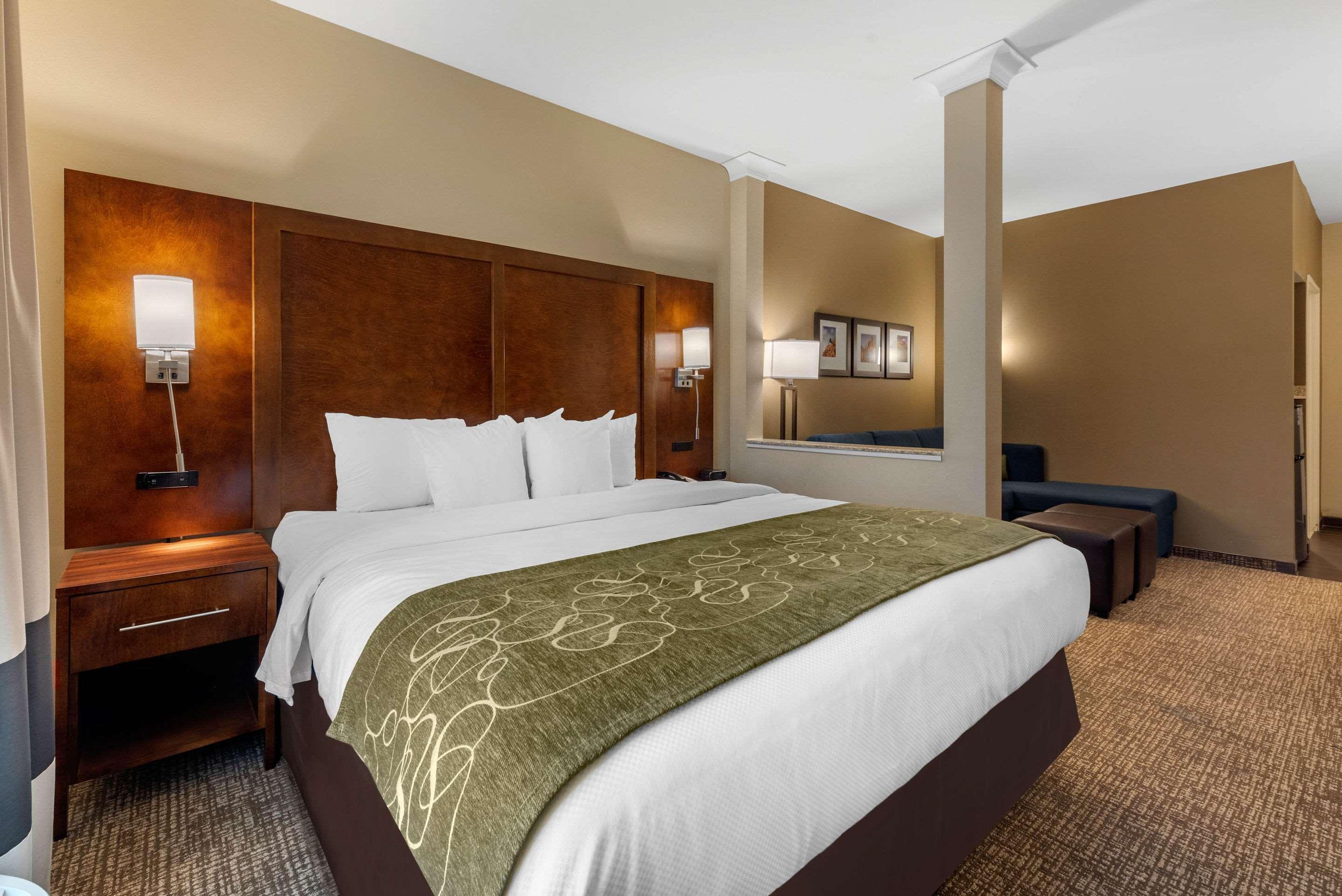 Comfort Suites Denver Near Anschutz Medical Campus Aurora Bagian luar foto