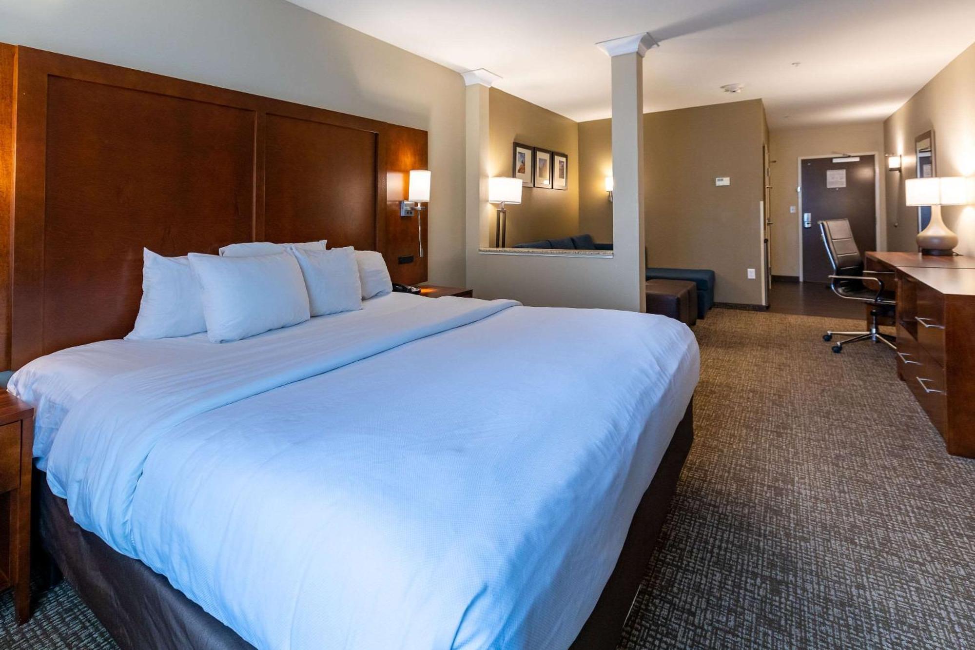 Comfort Suites Denver Near Anschutz Medical Campus Aurora Bagian luar foto
