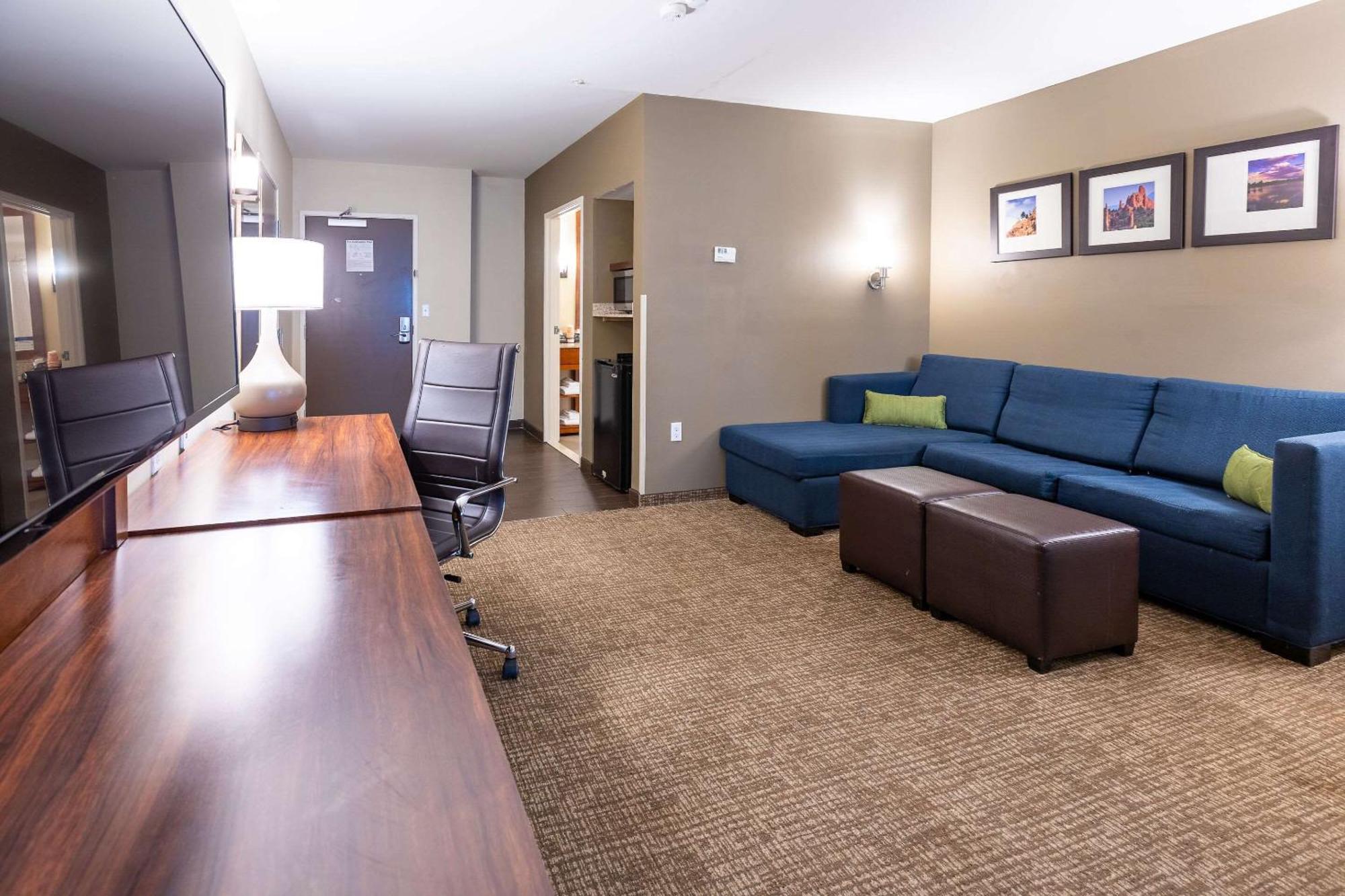 Comfort Suites Denver Near Anschutz Medical Campus Aurora Bagian luar foto