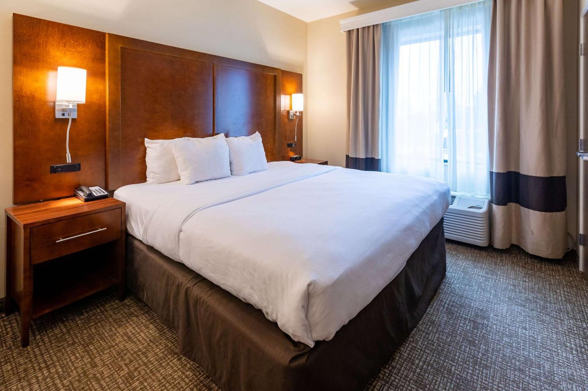 Comfort Suites Denver Near Anschutz Medical Campus Aurora Bagian luar foto