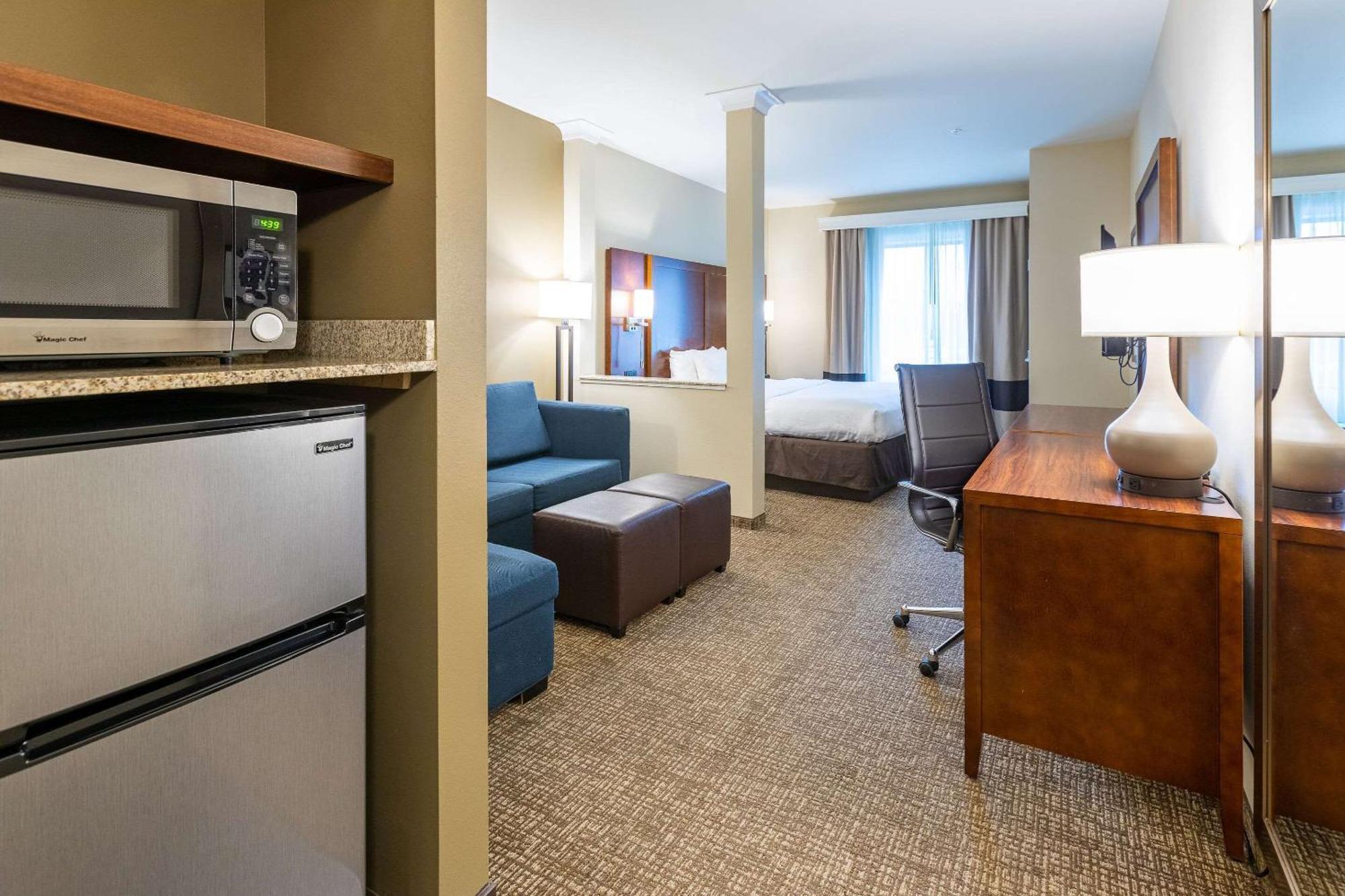 Comfort Suites Denver Near Anschutz Medical Campus Aurora Bagian luar foto