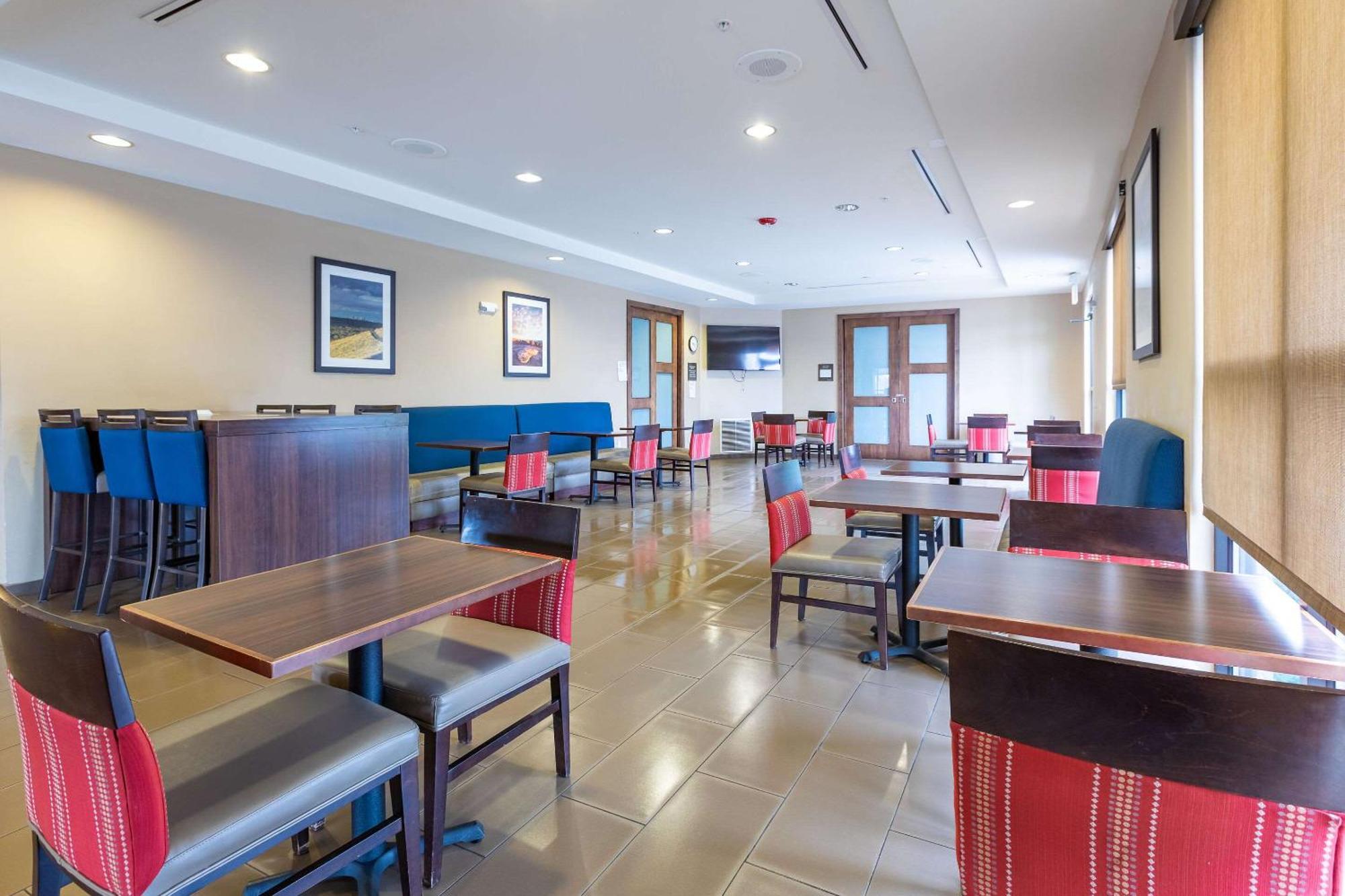 Comfort Suites Denver Near Anschutz Medical Campus Aurora Bagian luar foto