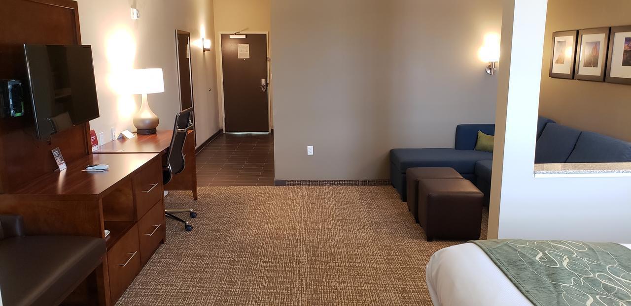 Comfort Suites Denver Near Anschutz Medical Campus Aurora Bagian luar foto