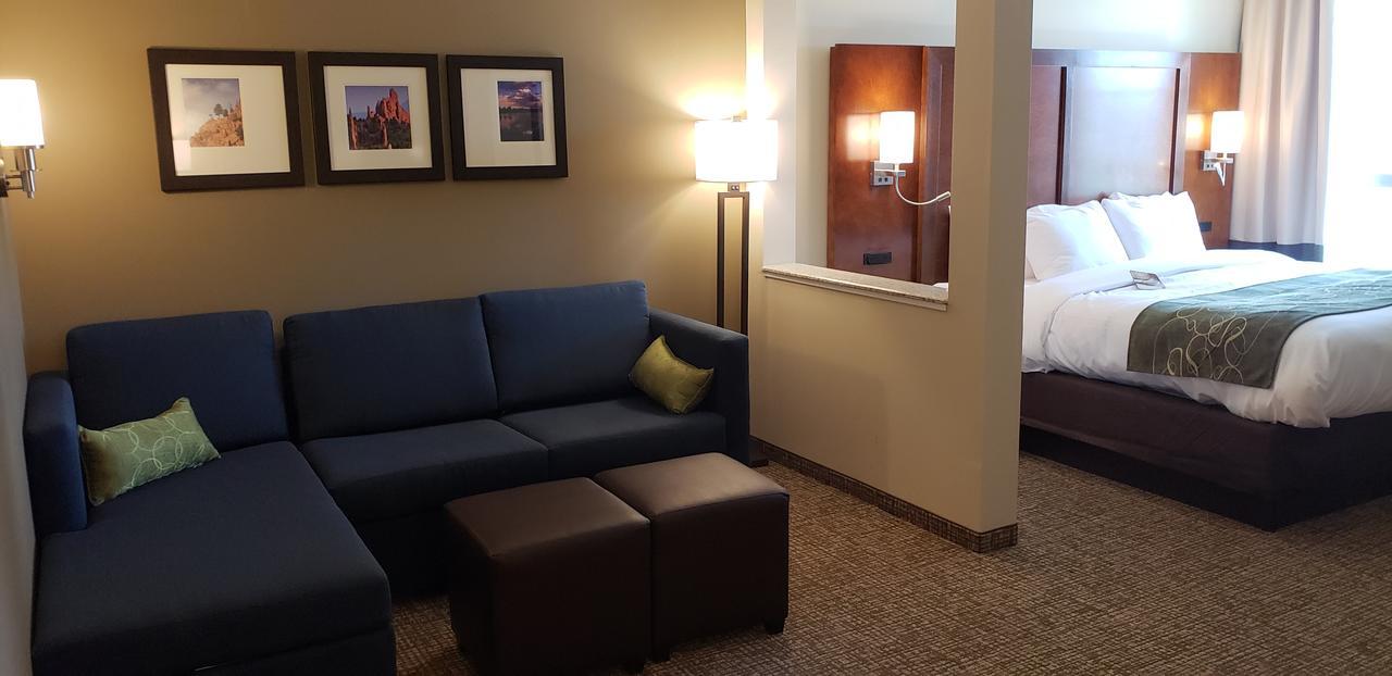 Comfort Suites Denver Near Anschutz Medical Campus Aurora Bagian luar foto